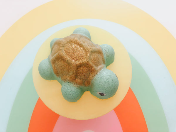 Turtle bubble bath bomb w/color
